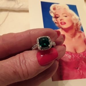 NEW, EDCO FASHION JEWELRY, B/GREEN PRINCESS CZ 8